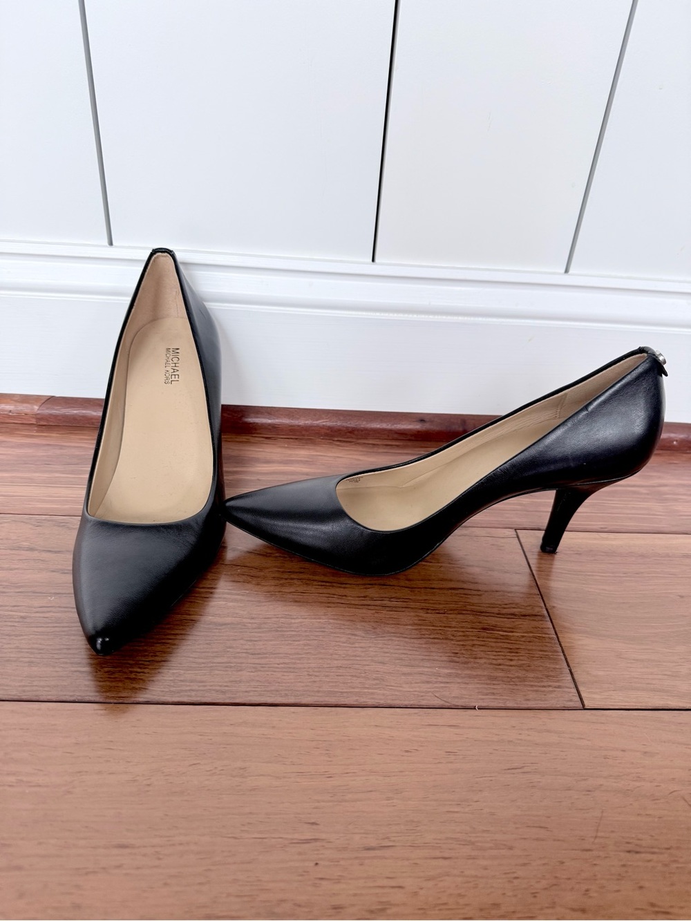 Michael Kors Classic Black Leather 3 1/2 Inch Pointed-Toe Pumps Size 8🖤